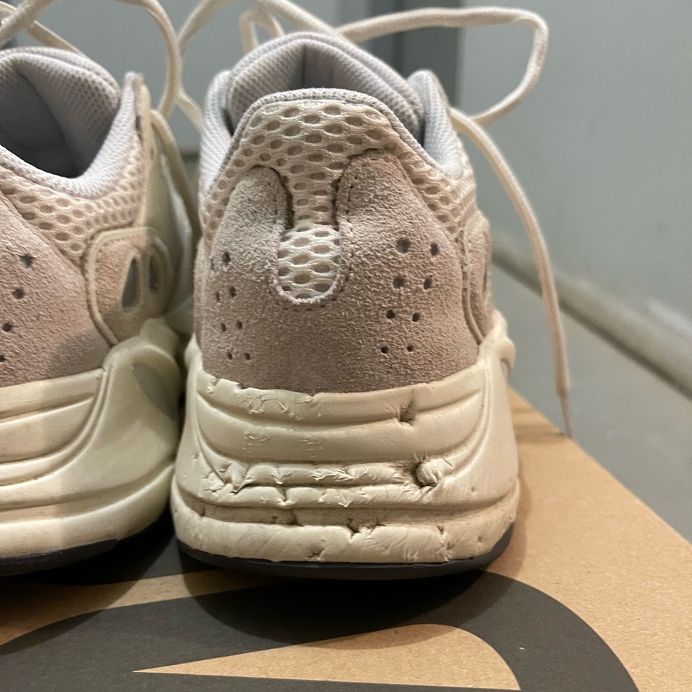 Yeezy 700 Analog - Picture 5 of 8